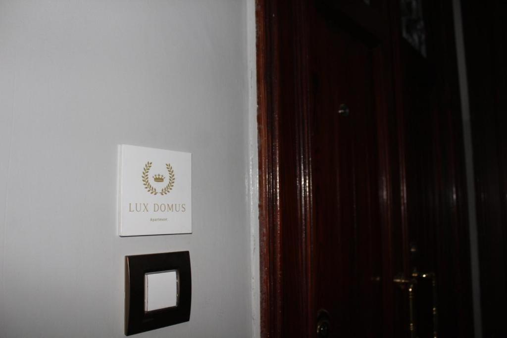 Lux Domus Apartment Бари Экстерьер фото