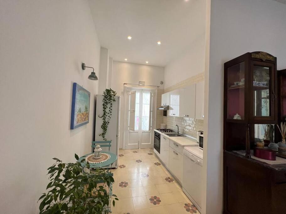 Lux Domus Apartment Бари Экстерьер фото