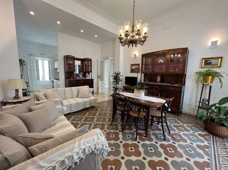 Lux Domus Apartment Бари Экстерьер фото