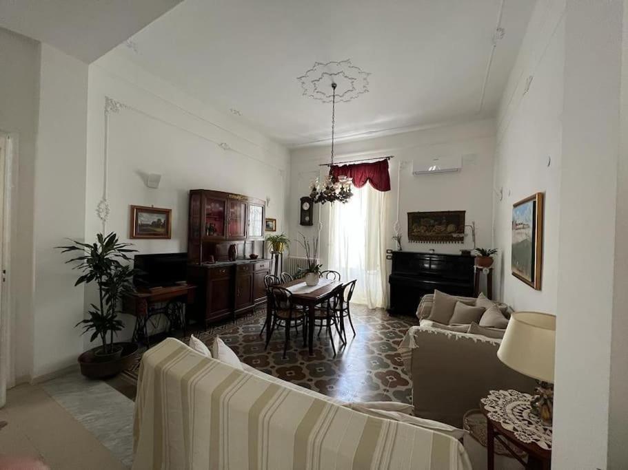 Lux Domus Apartment Бари Экстерьер фото