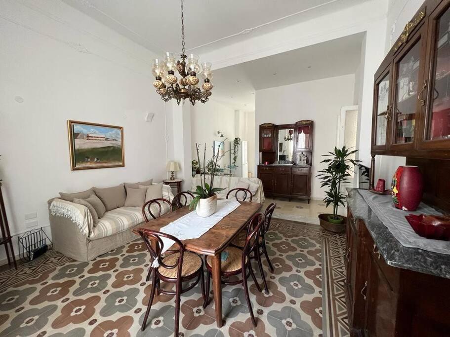 Lux Domus Apartment Бари Экстерьер фото