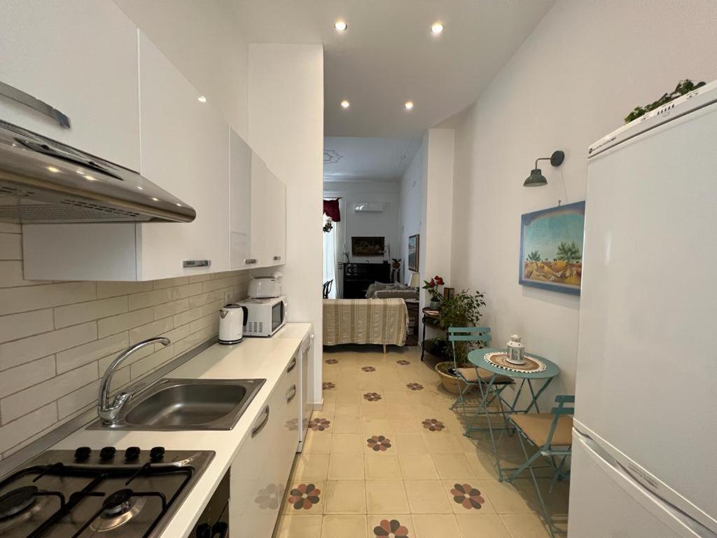 Lux Domus Apartment Бари Экстерьер фото