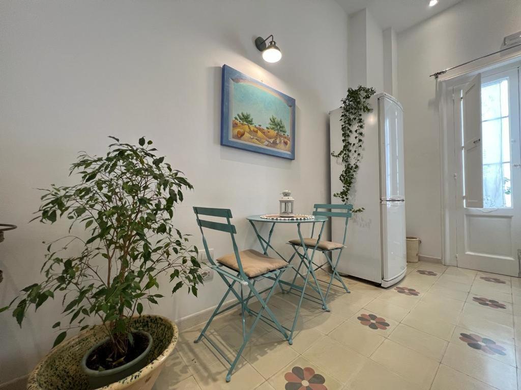 Lux Domus Apartment Бари Экстерьер фото